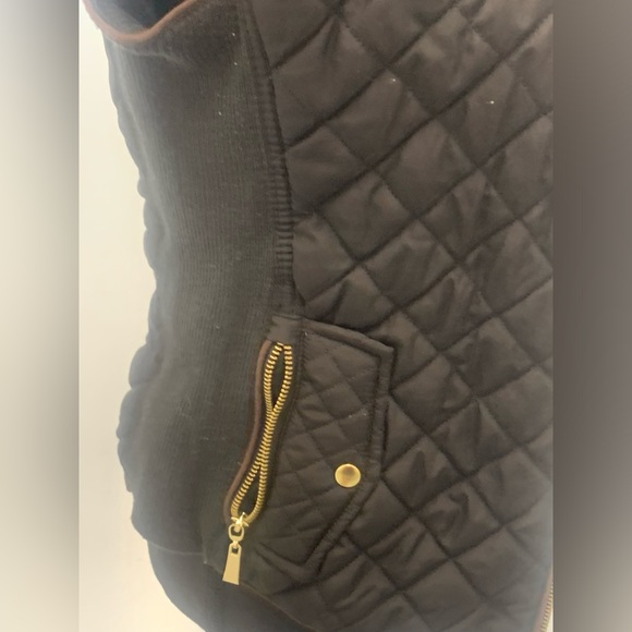 Active U.S.A. Quilted Black Vest - Picture 3 of 9